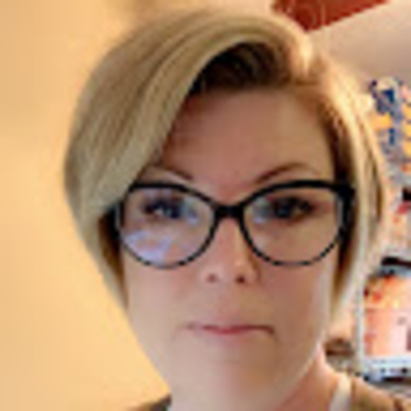 Meet your Posher, Stephanie - Picture 1 of 1